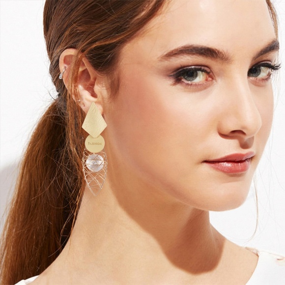 Fashion Design Pierced Earrings - Picture 2 of 2